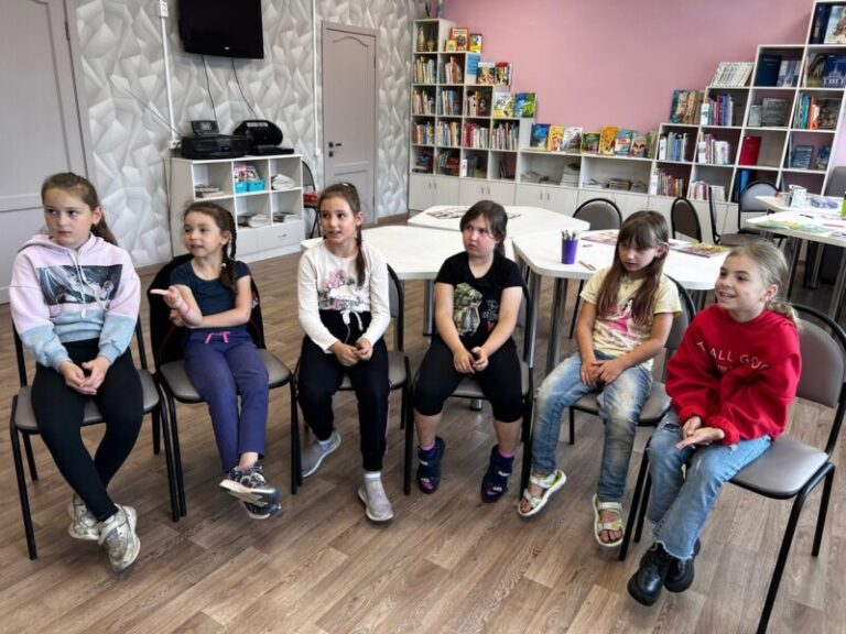 Игровая программа «В стране детства» в Ширшинской библиотеке Приморского района