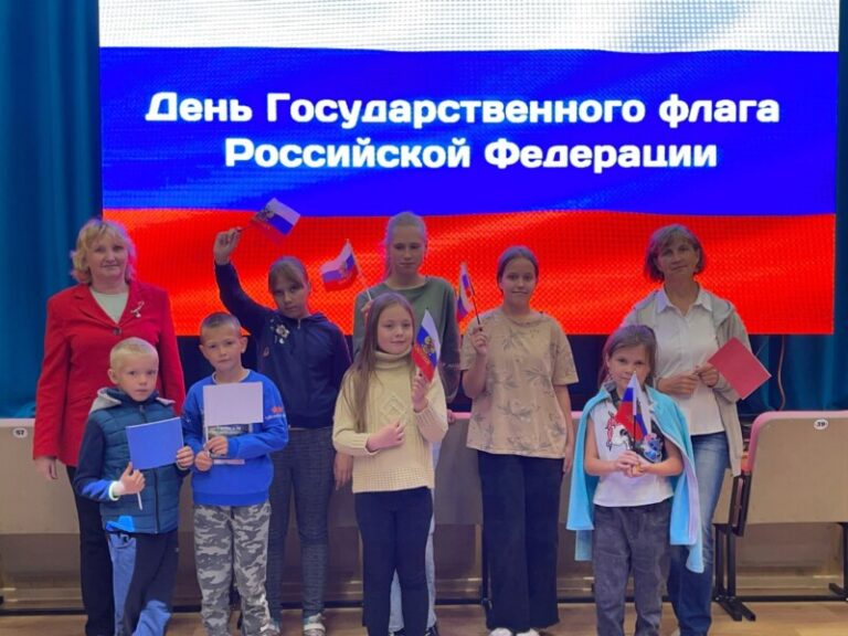 Патриотическая программа «Под флагом единым» в Лайдокской библиотеке Приморского района