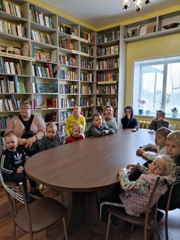 Познавательный час «Животные-малютки» в Княжестровской библиотеке Приморского района