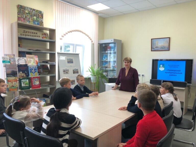 Час краеведения «Здесь Родины моей начало» в Катунинской библиотеке Приморского района