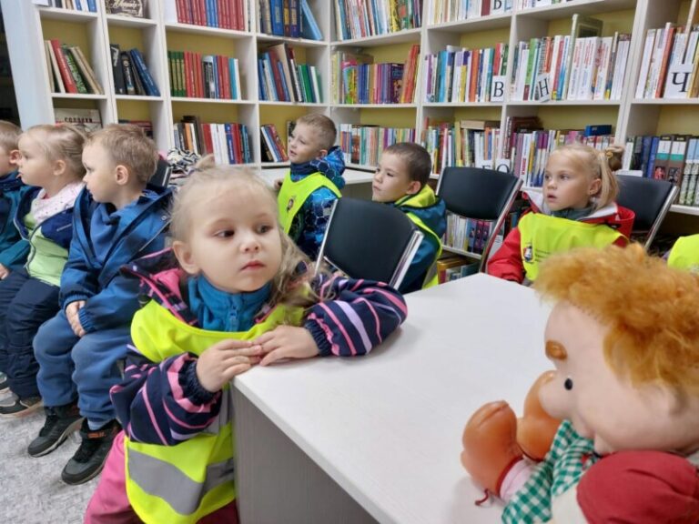 Игровое занятие «Карлсон, который живёт на крыше» в Соловецкой библиотеке Приморского района