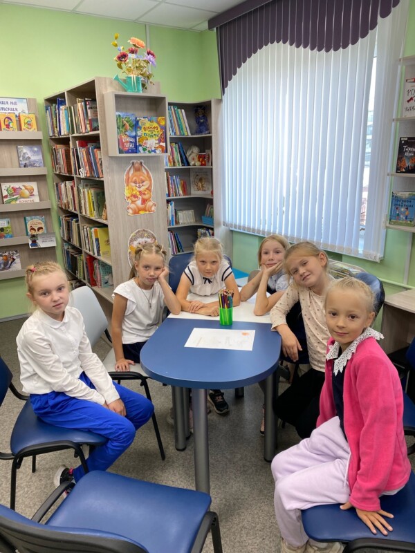 Познавательный час «Древние письмена» в Рикасихинской детской библиотеке Приморского района