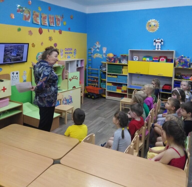 Беседа «Вот она какая, дорогая родина моя» в Заостровской детской библиотеке Приморского района