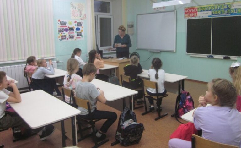 Информационный урок «Поморские промыслы» в Заостровской детской библиотеке Приморского района