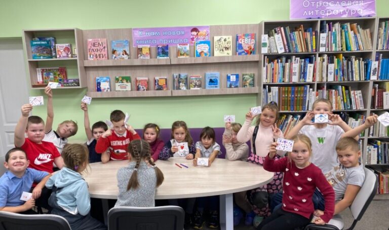 Литературный час «Всё могут наши папы» в Рикасихинской детской библиотеке Приморского района
