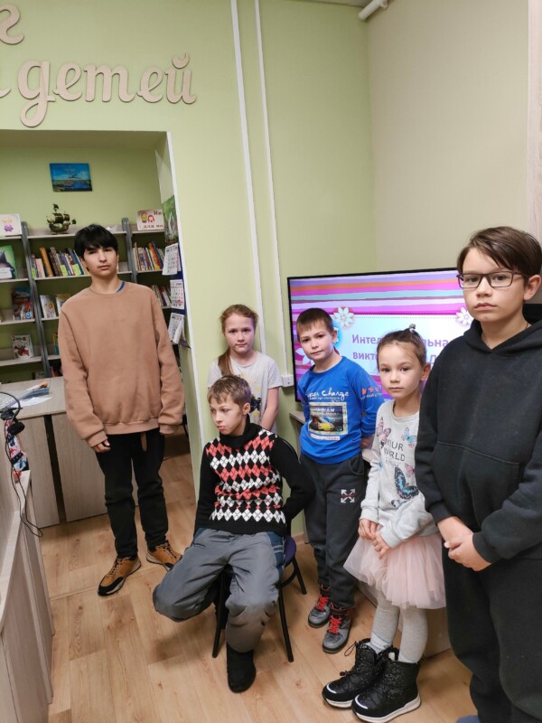 Интерактивная игра «Мама, мамочка, мамуля» в Лайдокской библиотеке Приморского района