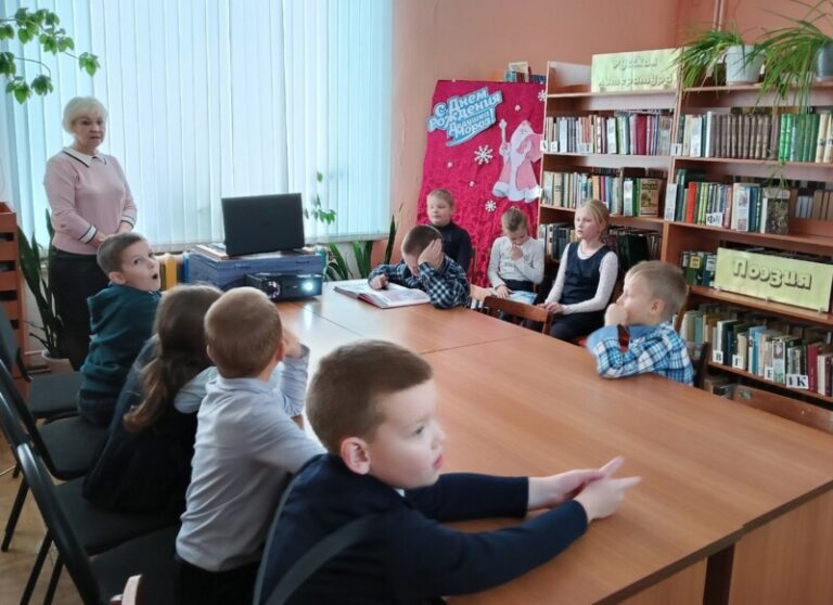 Акция «День с писателем» в Повракульской библиотеке Приморского района