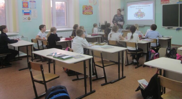 Беседа «Знай и соблюдай» в Заостровской детской библиотеке Приморского района