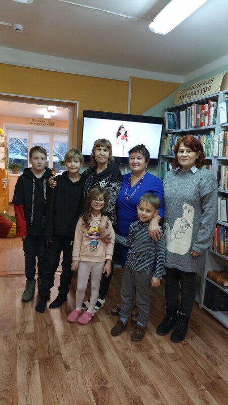 Литературная мастерская «Стихи и подарки для мамы» в Лисестровской библиотеке Приморского района