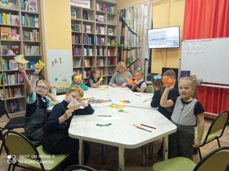 Акция «День с писателем» в Васьковской библиотеке Приморского района