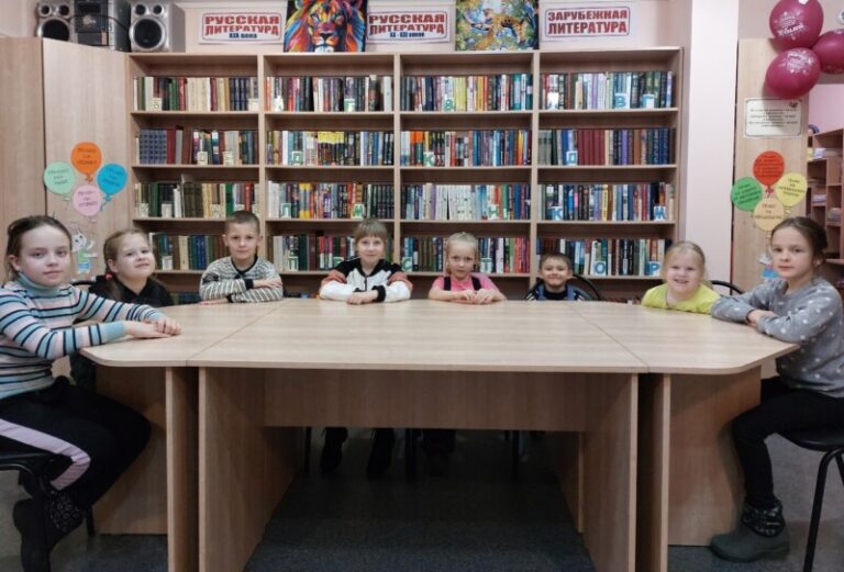 Информационный час «Большие права — маленьким детям» в Луговской библиотеке Приморского района