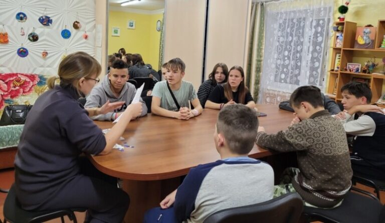 Беседа-игра «Сделай правильный выбор» в Луговской библиотеке Приморского района