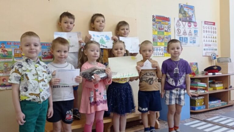 Благотворительная акция «Посылка солдату» в Ширшинской библиотеке Приморского района