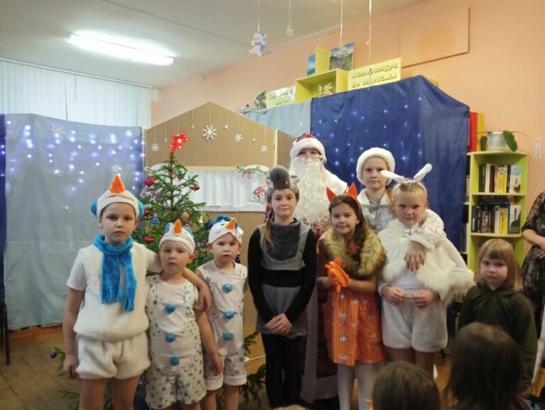 Новогодний кукольный театр «Чудеса под Новый год» в Повракульской библиотеке Приморского района