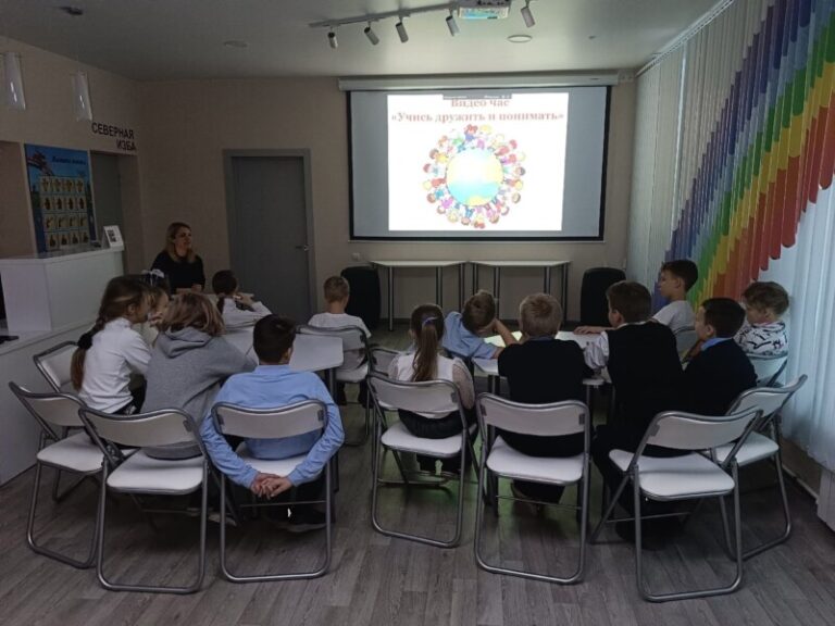 Видео-час «Учись дружить и понимать» в Центральной детской библиотеке Приморского района