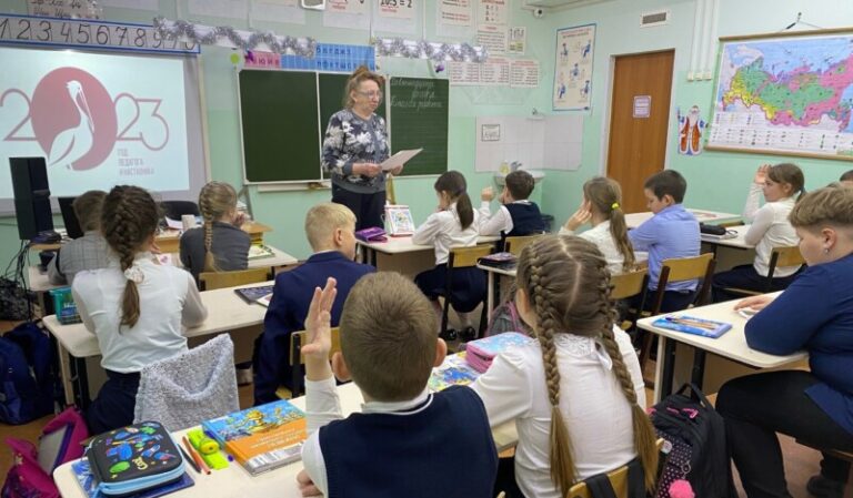Литературный час «Учитель всех учителей» в Заостровской детской библиотеке Приморского района