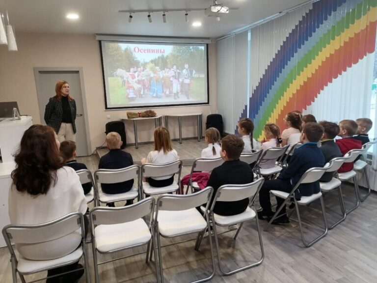 Осенние посиделки «Встречи у самовара» в Центральной детской библиотеке Приморского района