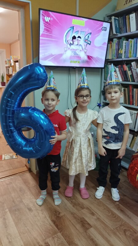 Библиовечеринка «Новогодний день рождения» в Лисестровской библиотеке Приморского района