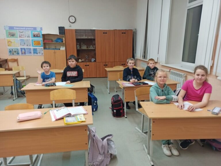 Беседа «У воспитанных ребят все дела идут на лад» в Соловецкой библиотеке Приморского района