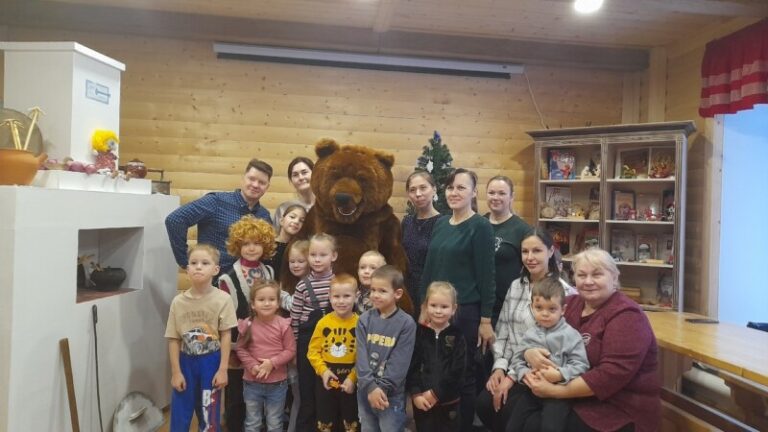 Сказочное представление «Чудеса за печкой» в Центральной детской библиотеке Приморского района