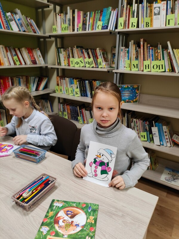 Час интересных сообщений «Как ёлка наряжалась» в Лайдокской библиотеке Приморского района