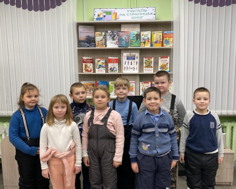Познавательный час «Учитель творит человека» в Рикасихинской детской библиотеке Приморского района