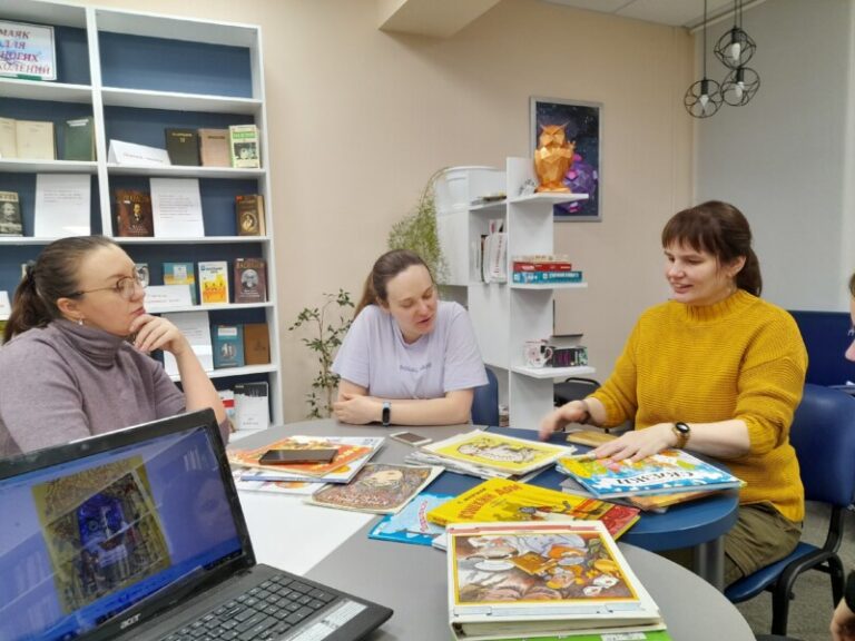 Беседа «Иллюстрации детских книг» в Рикасихинской библиотеке Приморского района