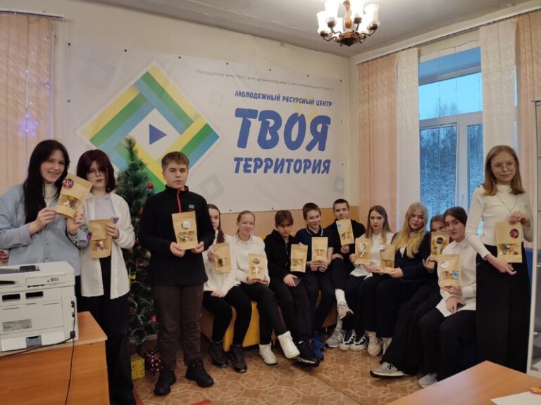 Творческий мастер-класс «Новогодняя свеча» в Центральной библиотеке Приморского района