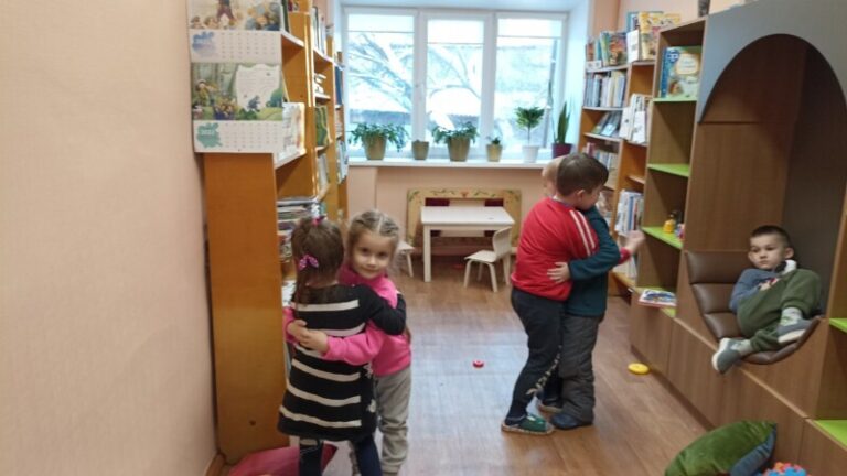 Библиопленер «День обнимашек» в Лисестровской библиотеке Приморского округа