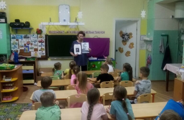 Громкие чтения рассказа А. П. Гайдара «Поход» в Заостровской детской библиотеке Приморского округа