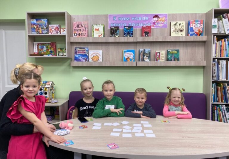 Час волшебства «Верьте, верьте в чудеса…» в Рикасихинской детской библиотеке Приморского округа