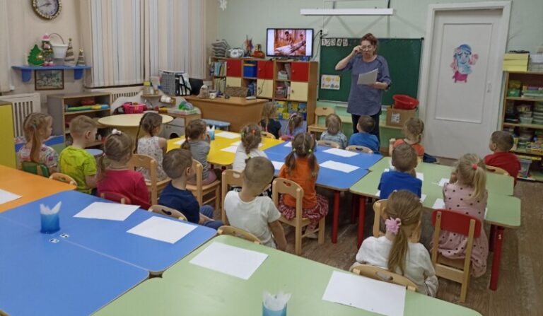 Посиделки «Откуда стол пришел?» в Заостровской детской библиотеке Приморского округа