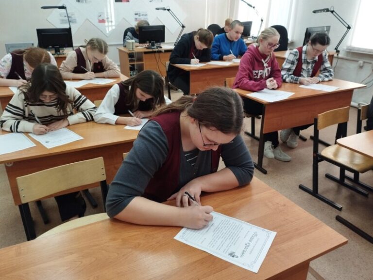 Конкурс каллиграфического письма «Пиши красиво» в Вознесенской библиотеке Приморского округа