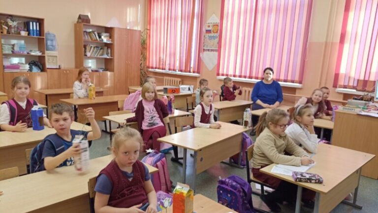 Урок мужества «Сталинград. Ни шагу назад»  в Лисестровской библиотеке Приморского округа