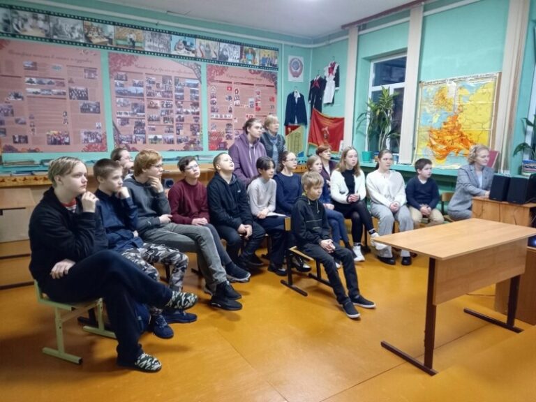 Литературный час «Любимых детских книг творец» в Лопшеньгской библиотеке Приморского округа