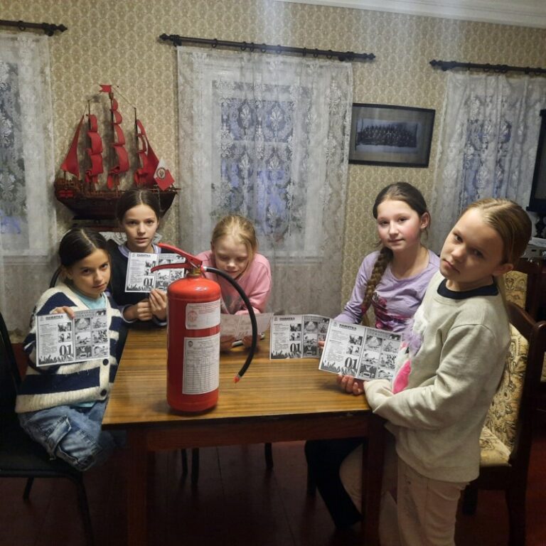 Час профилактики по пожарной безопасности «Юные пожарные спешат на помощь» в Пустошинской библиотеке Приморского округа