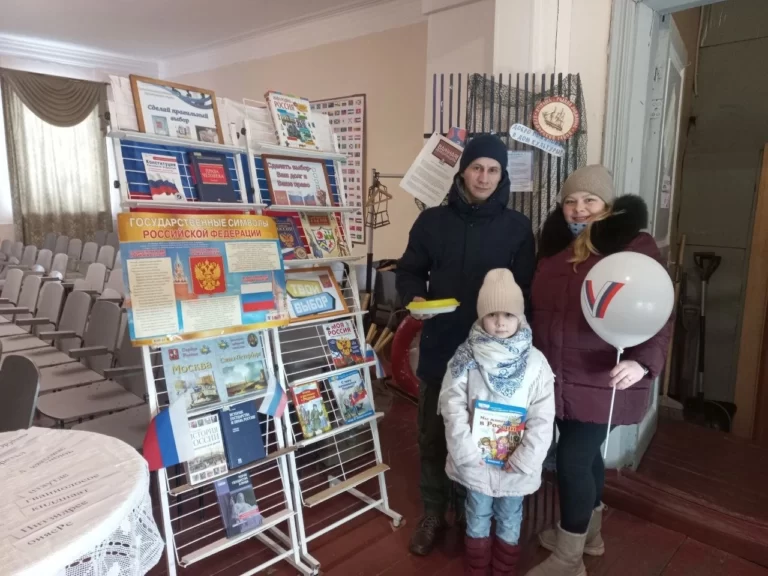 Деловая игра «Я и выборы» в Пустошинской библиотеке Приморского округа