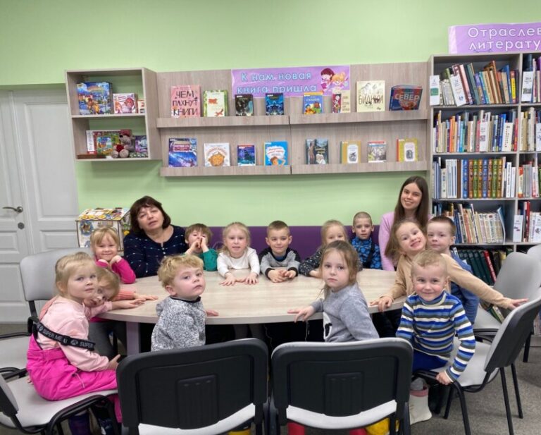 Экскурсия-знакомство «Дом, где живут книги» в Рикасихинской детской библиотеке Приморского округа