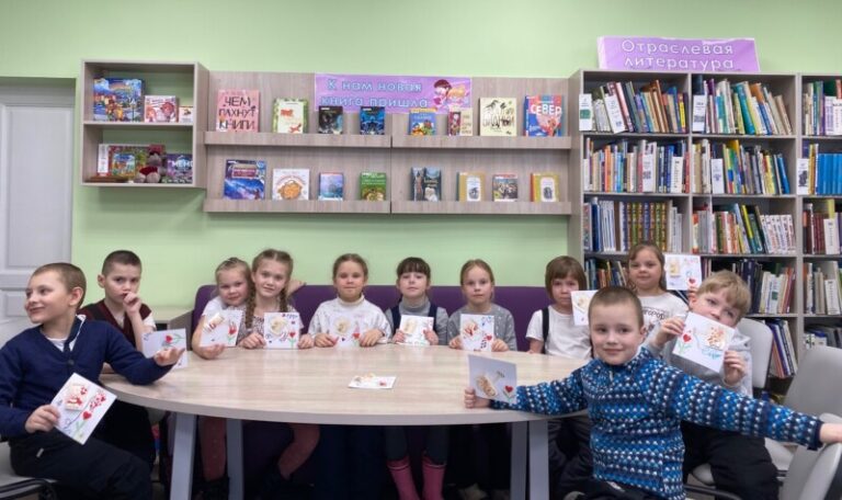 Час весеннего настроения «Чудесный день – 8 Марта!» в Рикасихинской детской библиотеке Приморского округа
