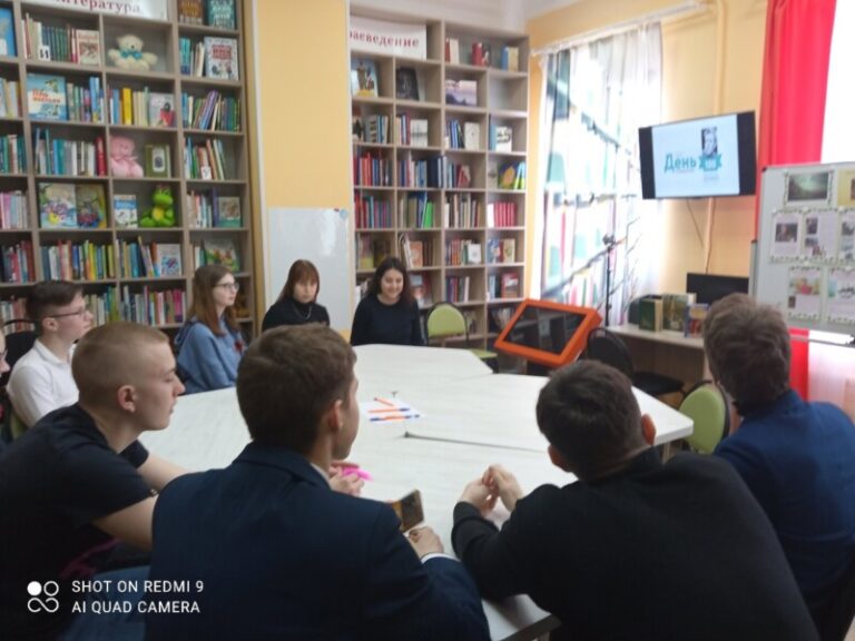 Сетевая акция «День с писателем» в Васьковской библиотеке Приморского округа